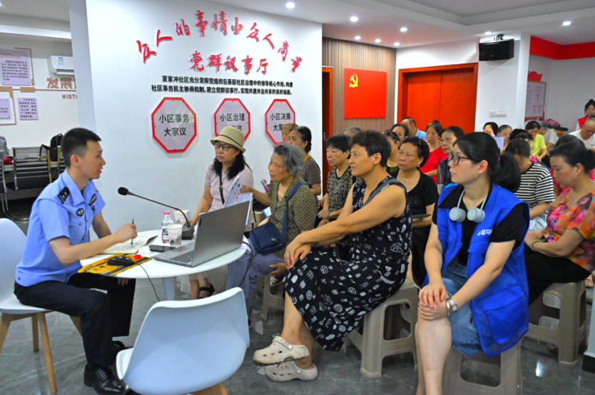 長理學子社區(qū)開課：助力銀發(fā)族跨越“數字鴻溝”