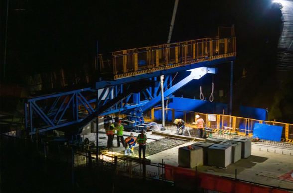 First Continuous Girder on Shaoyang-Yongzhou High-speed Railway Joined Together