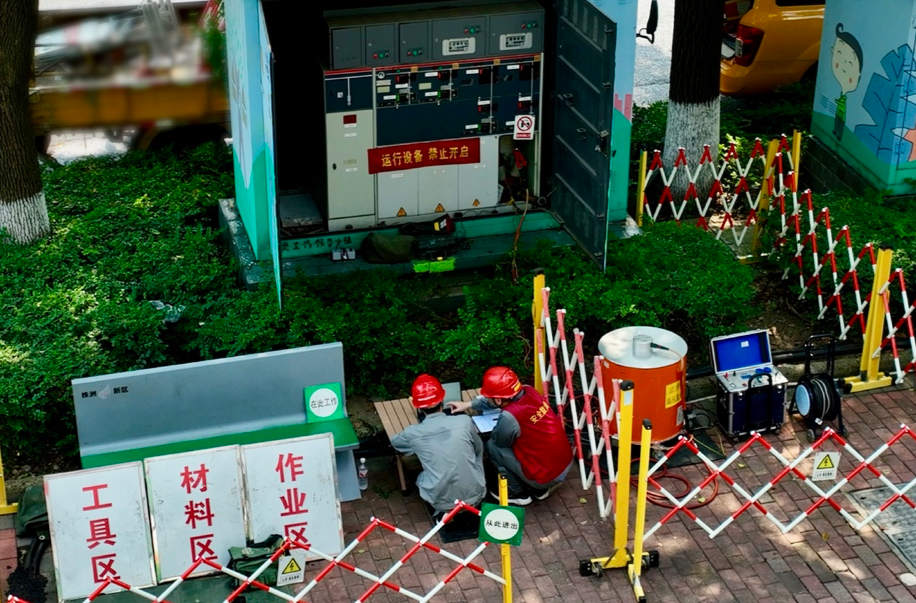 頭頂烈日守護(hù)“地下能源動(dòng)脈”