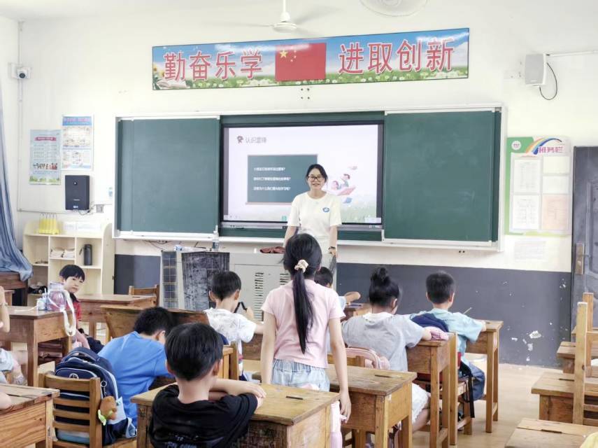 “語翼”護航支教忙 “平水橋”上書聲揚