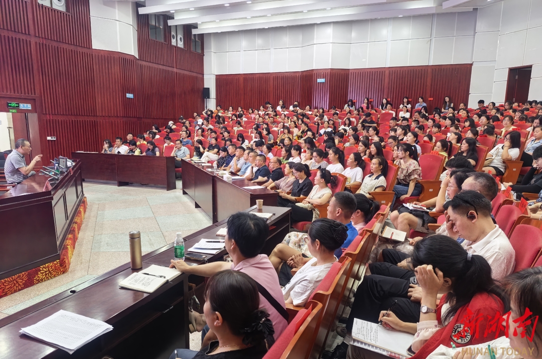 張家界市武陵源區(qū)：聚焦素養(yǎng)提升 凝聚教育共識