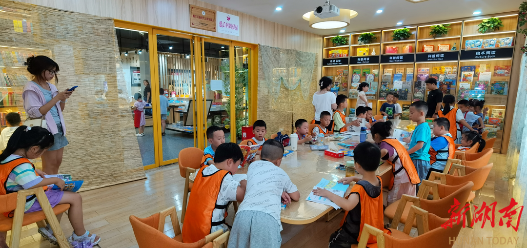 暑期把孩子交給書(shū)店？桃江這種模式讓孩子樂(lè)學(xué)、家長(zhǎng)點(diǎn)贊