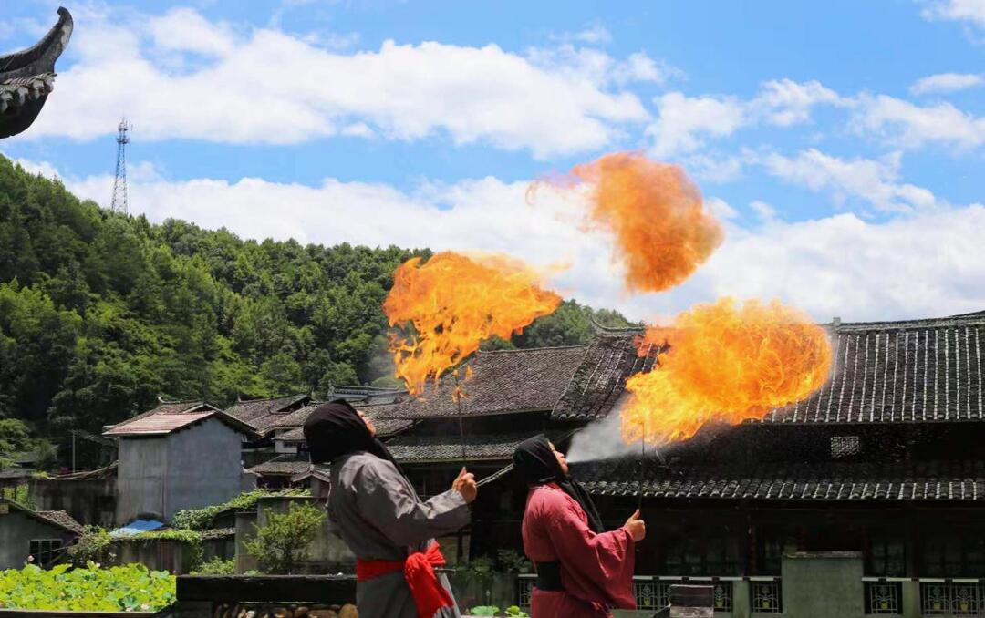 如何讓老手藝變身“新網(wǎng)紅”？長(zhǎng)沙商貿(mào)旅游職院學(xué)子助力高椅古村文化振興