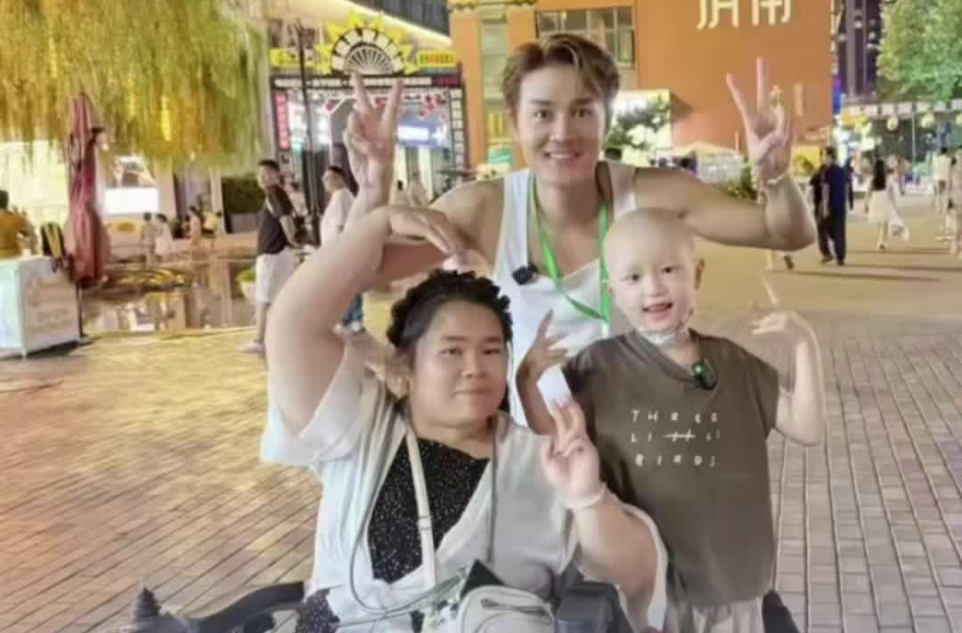 吳克群幫助患病母子賣花，本人獨(dú)家回應(yīng)：世界可可愛(ài)愛(ài)，我們傳遞可愛(ài)