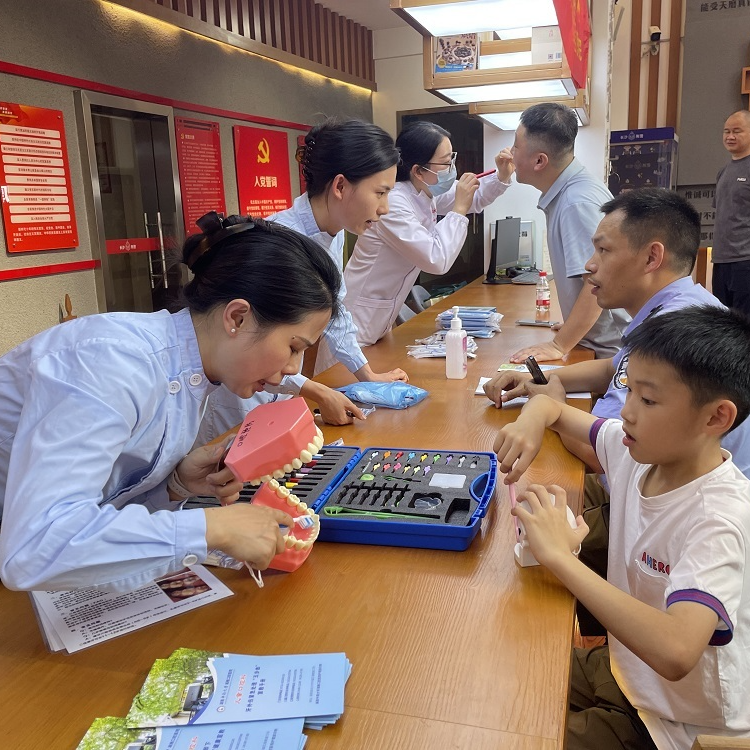 湘雅口腔“球星”專家現(xiàn)場保健，“體衛(wèi)融合”助力健康生活