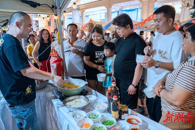 美食之夜點(diǎn)亮海口夜經(jīng)濟(jì)