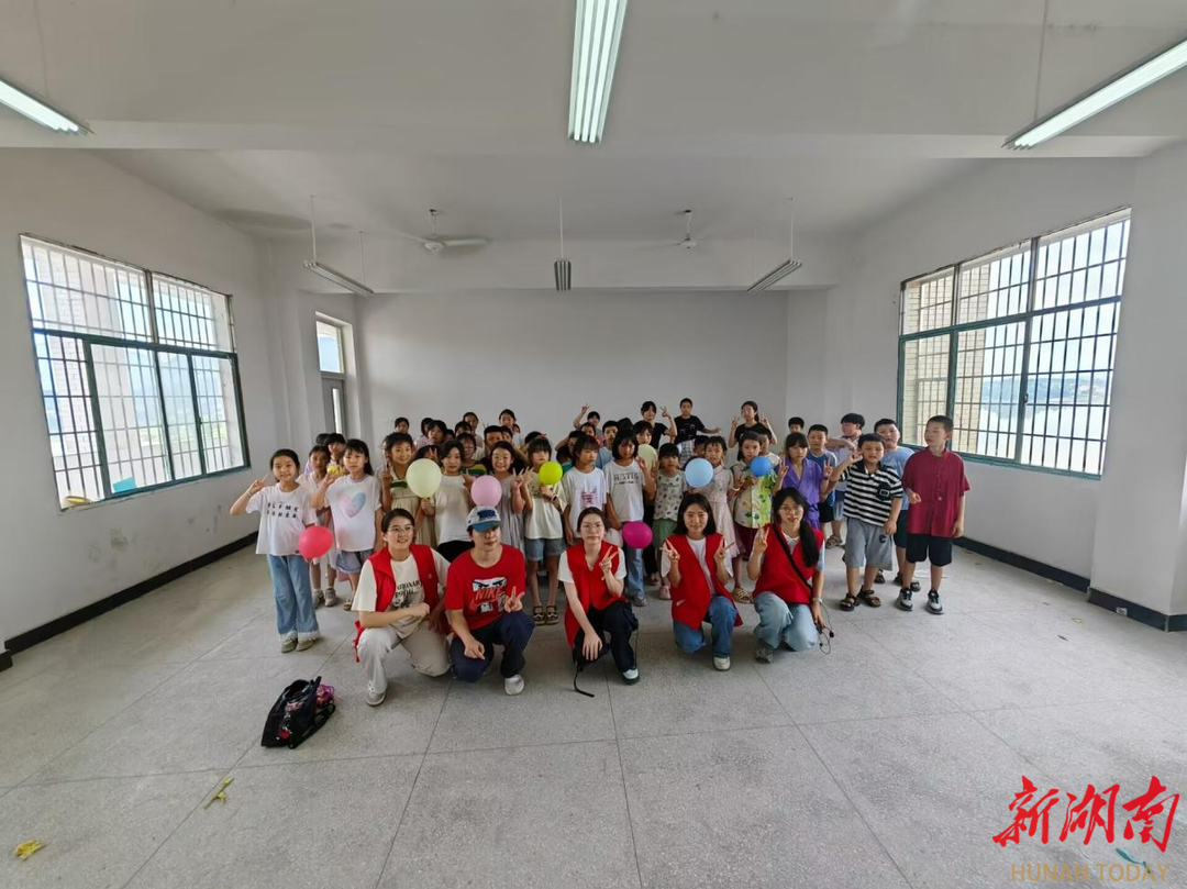 湘潭大學(xué)青馬工程卓越班實(shí)踐團(tuán)赴婁底新化開展教育幫扶