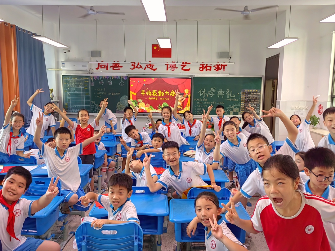 蔬菜勛章點(diǎn)亮砂子塘集美小學(xué)別樣休學(xué)典禮