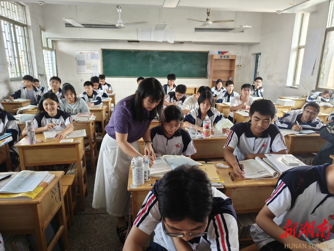 最美教師丨游丹鳳：丹心育桃李 綠蔭護成長