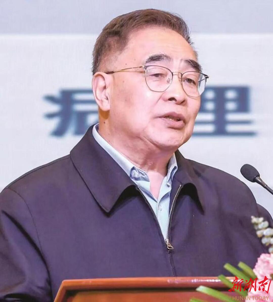 在生命的長河中踐行初心和使命——記中國工程院院士、“國醫(yī)大師”張伯禮