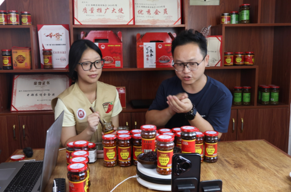 曬出你的“青春三下鄉(xiāng)”！湖南日?qǐng)?bào)喊你來(lái)投稿啦