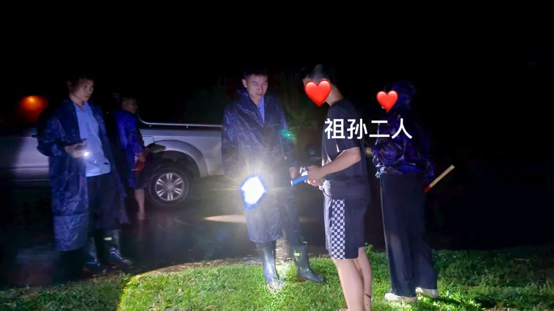 北湖區(qū)：祖孫被困深山，北湖民警雨夜翻山救援