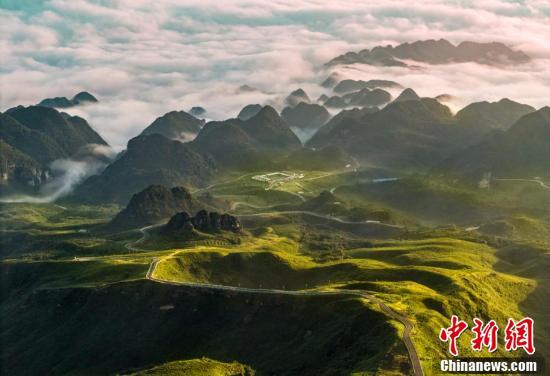 貴州赫章：日出云海美如畫 清涼避暑正當(dāng)時(shí)