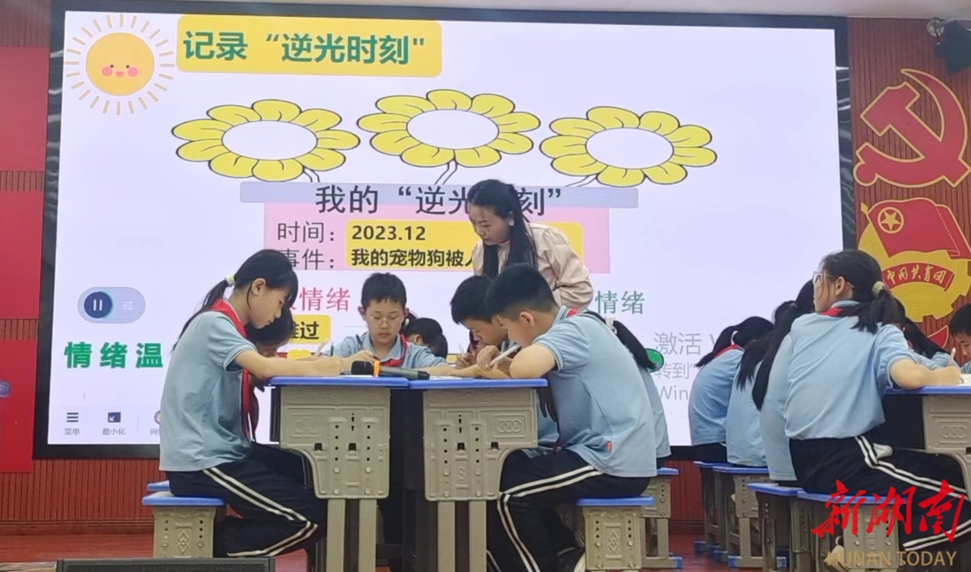 用愛與創(chuàng)新堅(jiān)守教育初心