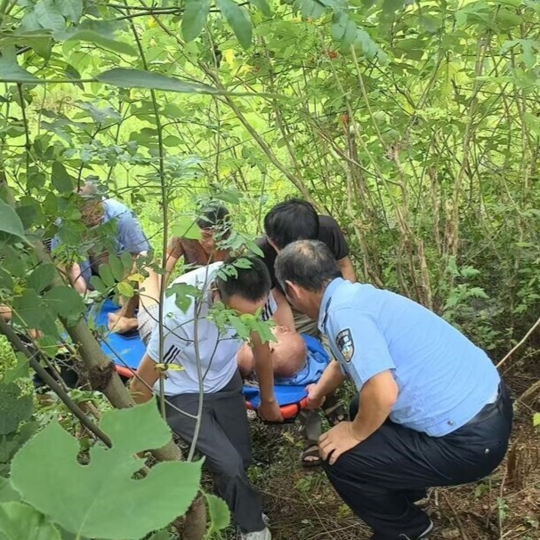 多方合力19小時尋回走失老人 楠竹山鎮(zhèn)永豐社區(qū)上演暖心“尋親記”
