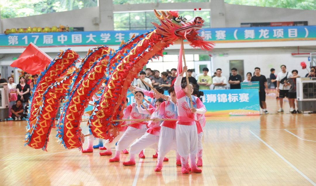 湖南現(xiàn)代物流職業(yè)技術(shù)學(xué)院在全國大學(xué)生舞龍比賽中獲兩項亞軍