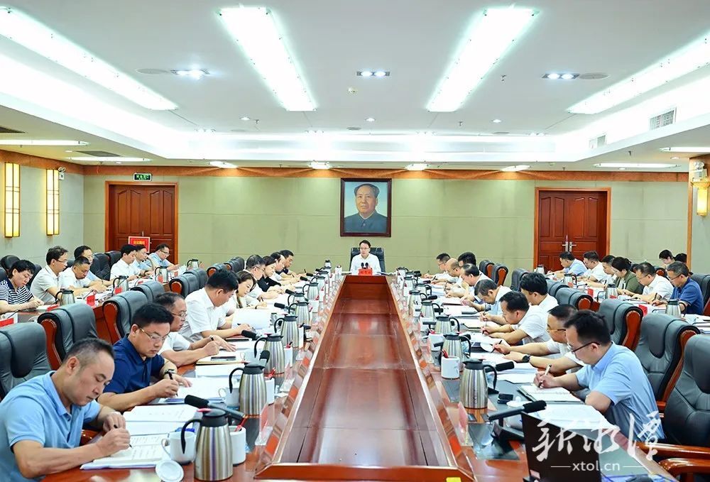 胡賀波主持召開(kāi)2025年湘潭市長(zhǎng)株潭一體化發(fā)展領(lǐng)導(dǎo)小組會(huì)議