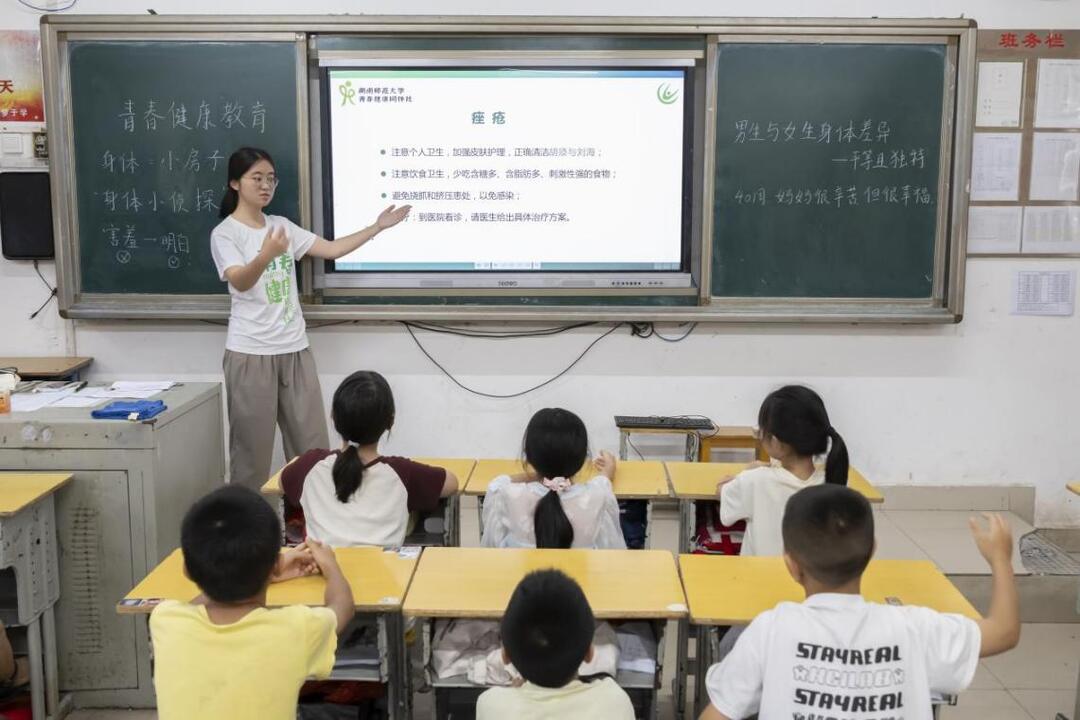 湖南師范大學(xué)教育科學(xué)學(xué)院“沁愛(ài)鄉(xiāng)行”實(shí)踐團(tuán)：多元課程助力鄉(xiāng)村教育