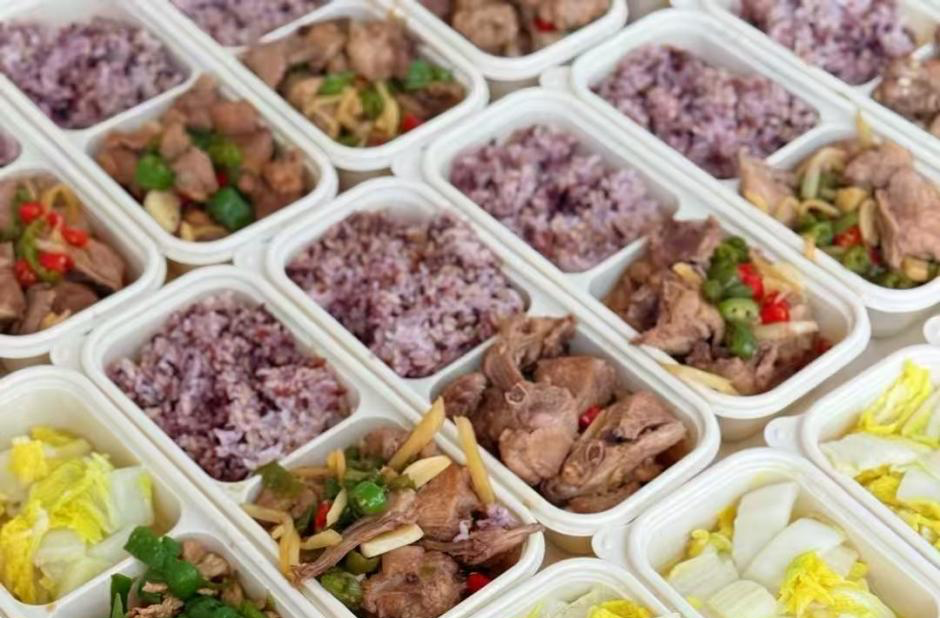 夏日里吃一餐輕食，健康與便捷，你要怎么選？