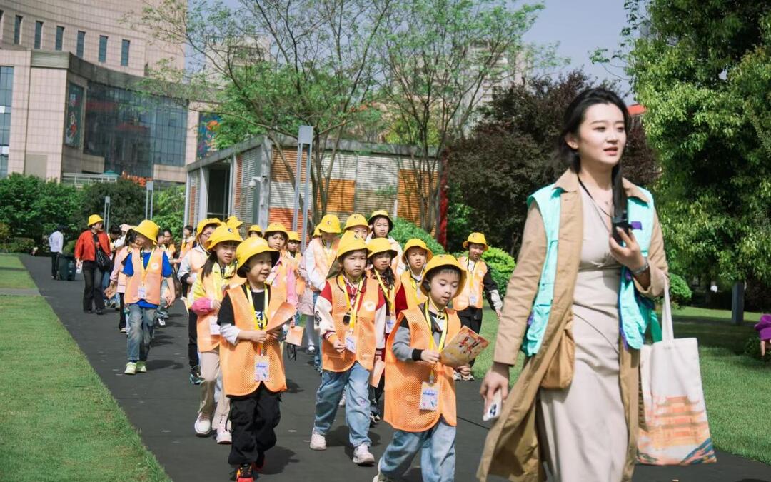 中小學(xué)生化身“芒果體驗(yàn)官”，傳媒生涯課程點(diǎn)亮職業(yè)啟蒙星光