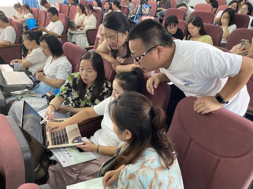 “國(guó)培計(jì)劃（2025）” 吉首市小學(xué)數(shù)學(xué)骨干教師能力提升項(xiàng)目研修班（A1411-2）開班