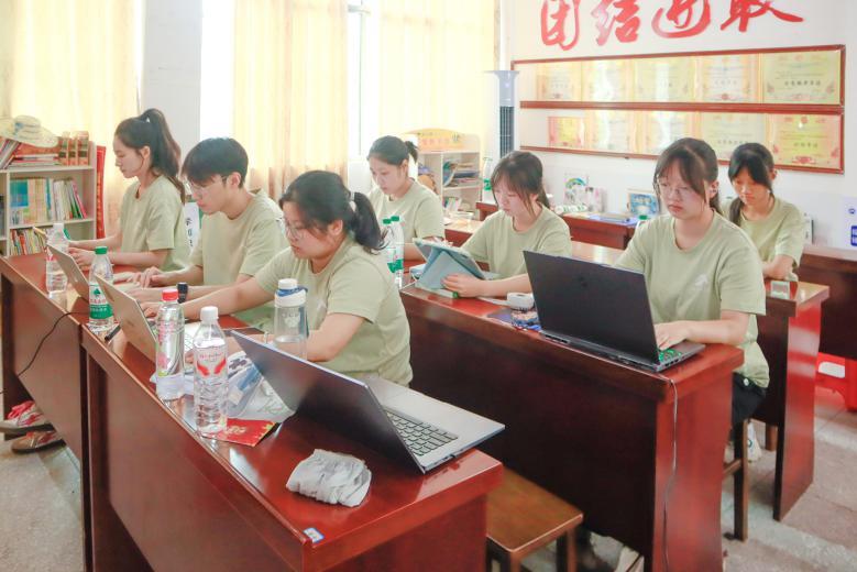 湖南科技大學(xué)學(xué)子“三下鄉(xiāng)”：調(diào)研下鄉(xiāng)思教育，維修入戶暖民心