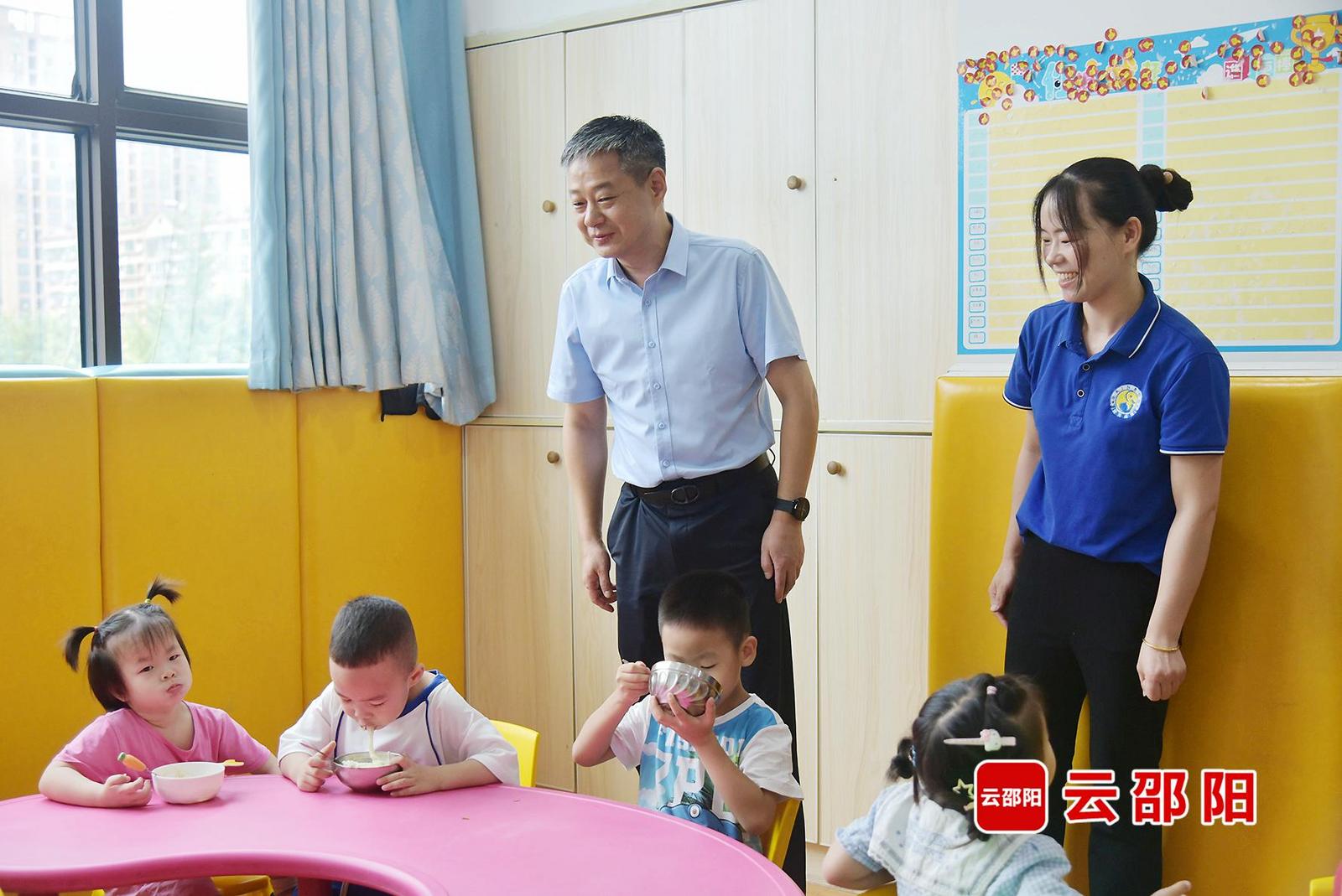 严华围绕补齐重点领域民生短板开展“十五五”规划专题调研