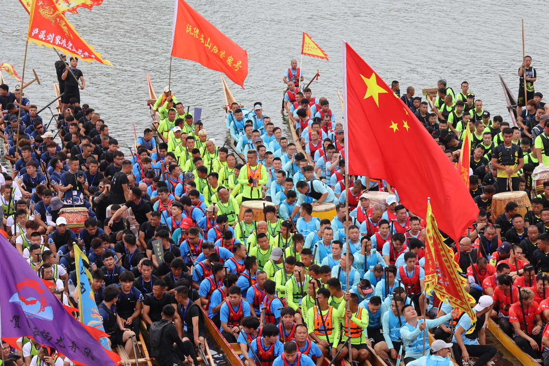 武水競(jìng)渡風(fēng)云起！全國(guó)18支龍舟勁旅齊聚瀘溪