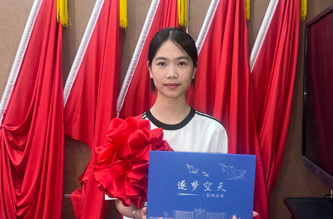 長沙首位女飛行學員誕生！她說：飛行無關(guān)性別，只關(guān)乎熱愛、勇氣、專業(yè)和責任