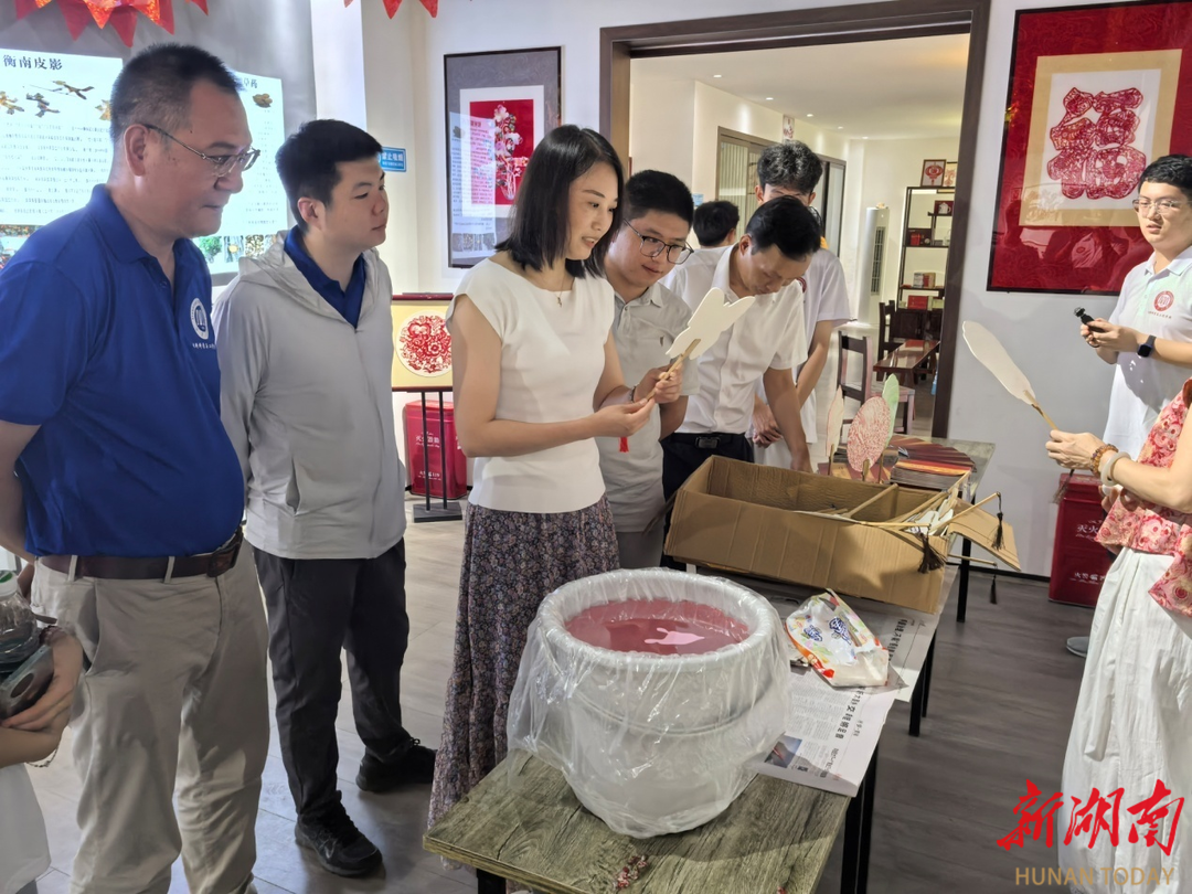 青年承薪火 非遺沐新風(fēng)——湘大材料院學(xué)子與衡南非遺的“邂逅”