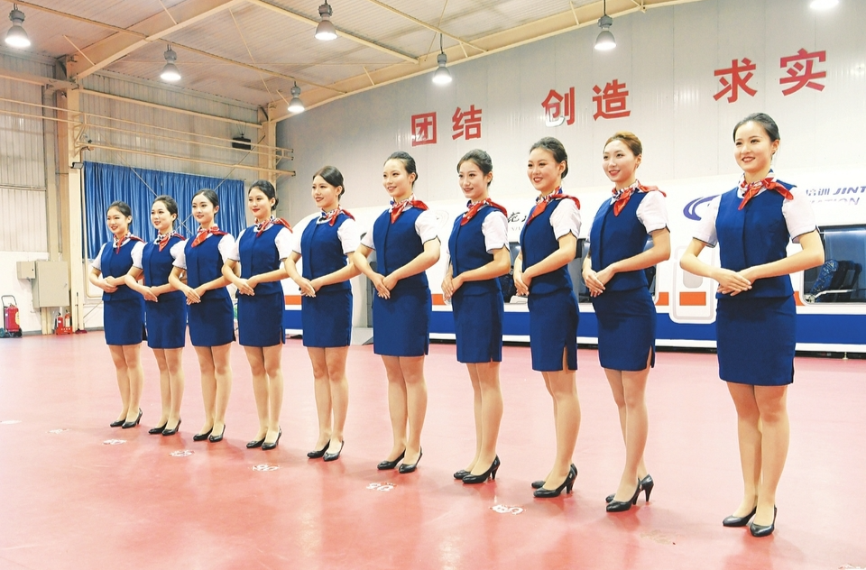 “去高跟鞋化”的空姐，告别“没苦硬吃”
