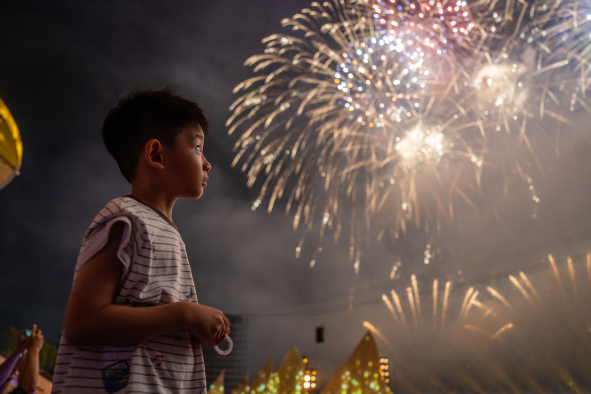 Creative fireworks show held in China's 'fireworks capital'