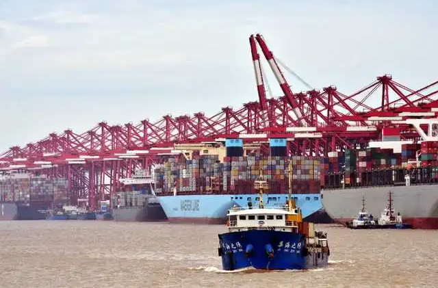 中国外贸“变量可控”：上半年出口增长7.2%，6月对美降幅明显收窄