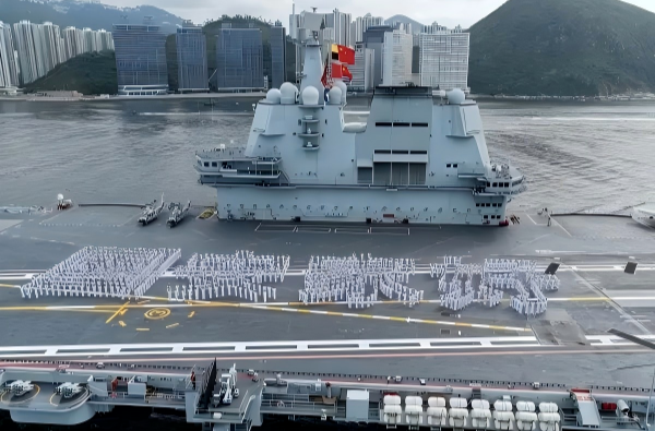 辛小湘丨山東艦訪港：血脈相連的深情召喚與民族復(fù)興的壯闊畫卷