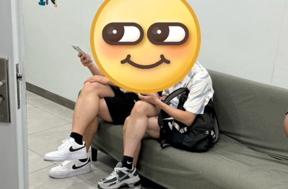 男子坐在母婴室的沙发上休息？管理如何更规范？记者探访