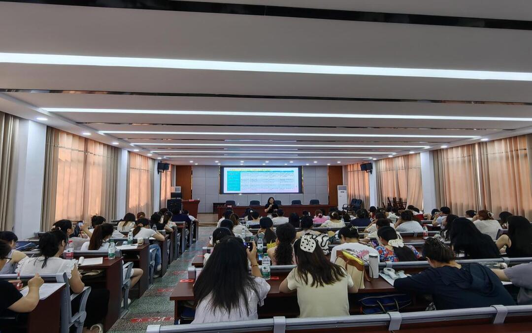 聚焦新課標(biāo) 賦能新課堂——臨湘市小學(xué)英語骨干教師能力提升培訓(xùn)班圓滿結(jié)束