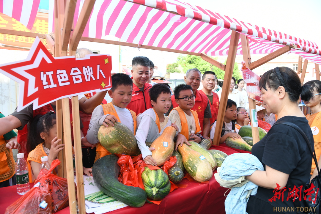社区里的这场爱心义卖，让善意在邻里间流动