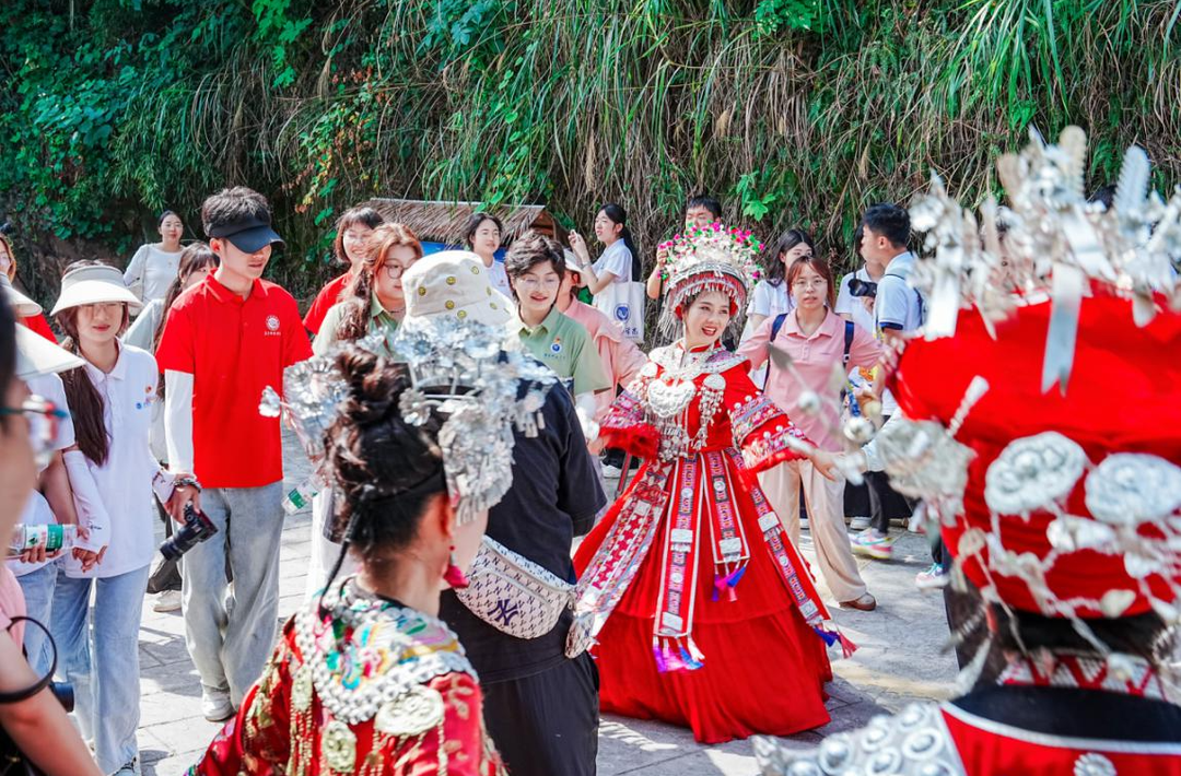 尋農(nóng)·躬行·逐夢——湖南第一師范學院師生在懷化麻陽“沉浸式”觸摸鄉(xiāng)土根脈