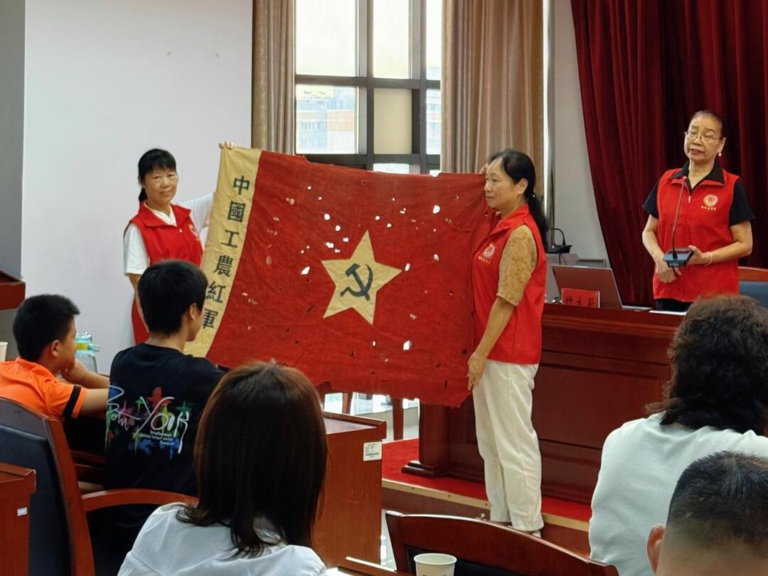 長沙蓉園社區(qū)：開展“薪火相傳 老少同行”共建活動