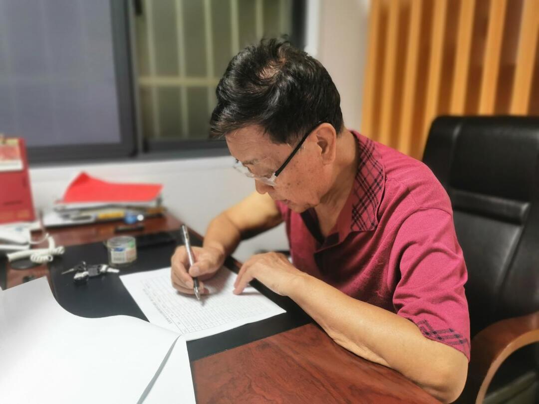 黨旗聚力·幸福青園③丨余康民：用17年堅(jiān)守詮釋“退休不褪色”初心
