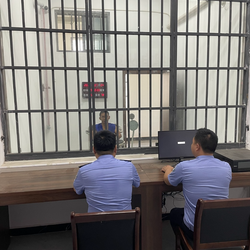 男子冒充警察招搖撞騙被拘
