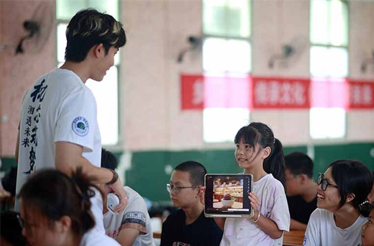 Volunteer College Students Promote Science Popularization in Tongdao County