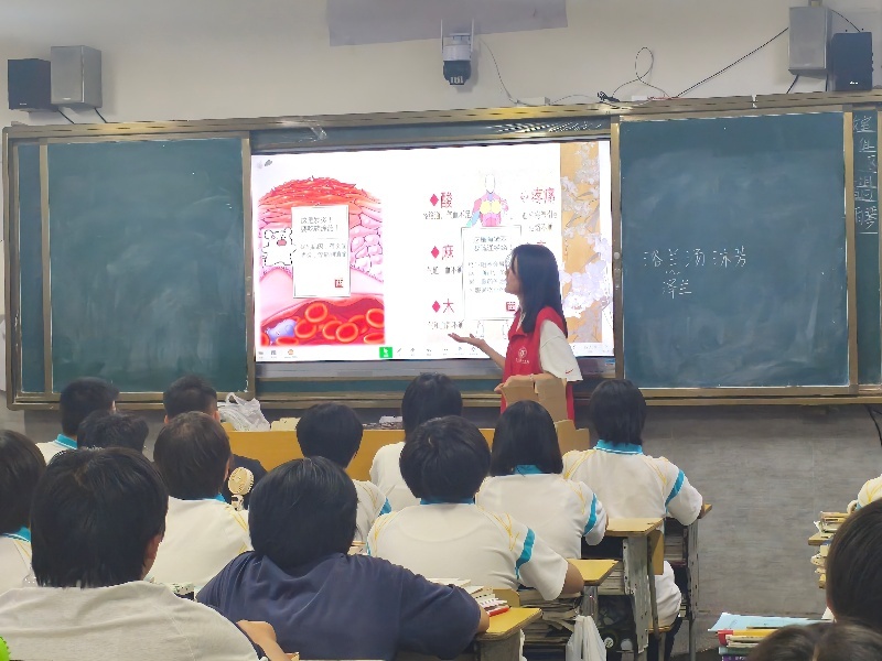 南華大學(xué)“仁心織陽(yáng)，愈見(jiàn)花開(kāi)”志愿服務(wù)隊(duì)開(kāi)展非遺研學(xué)活動(dòng)