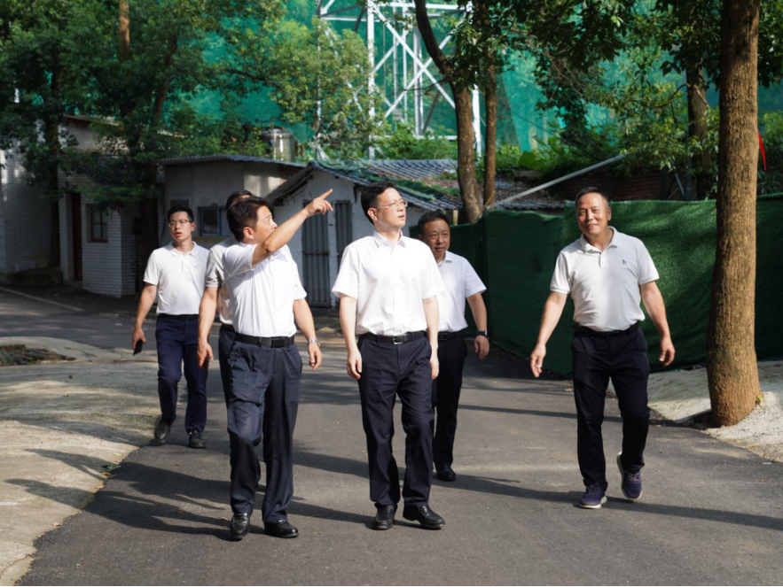 黃軍其督導(dǎo)重點項目建設(shè)和安全生產(chǎn)工作