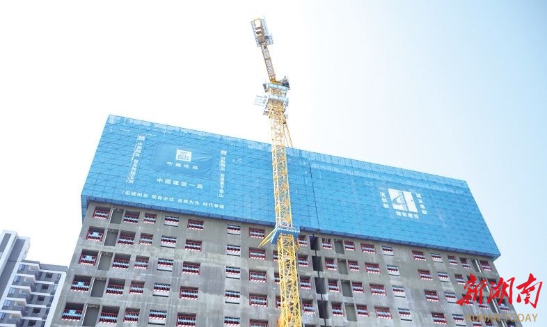松雅湖生态新城人才公寓项目部分楼栋已封顶速度 预计明年7月交付
