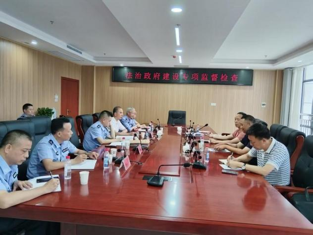 洞口縣：專題詢問(wèn)、現(xiàn)場(chǎng)亮分，對(duì)8個(gè)部門進(jìn)行法治體檢
