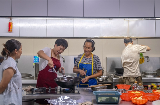 Senior Canteens Warm the Hearts of Elderly People