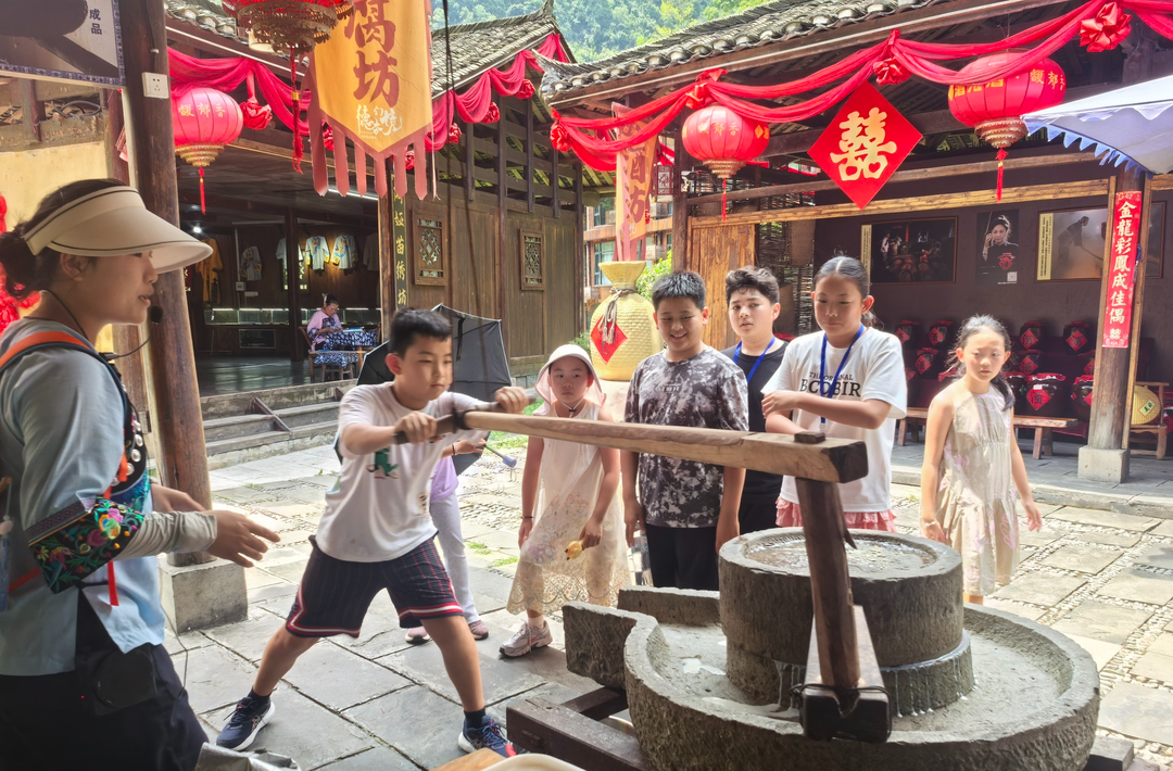 跨越山海觅乡情，澳洲华裔青少年研学营走进吉首