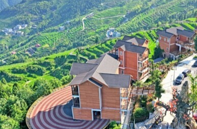 People Escape Summer Heat in Mountainous Areas of Hunan