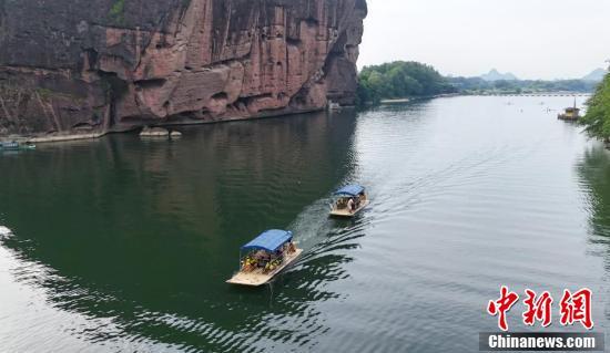 航拍江西龍虎山：風(fēng)光旖旎美如畫(huà)